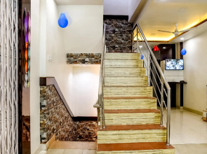 Capital O 71580 Hotel Komal Palace