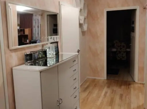 3 к. квартира теплая в 2 км от центра, есть лифт.