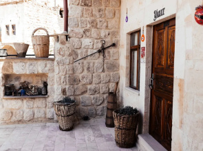 Bayar Cave Suites
