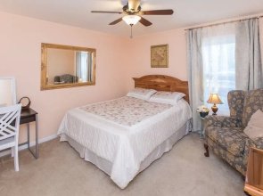 Beach Wood Retreat 4 Bedrooms 2 Bathrooms Home