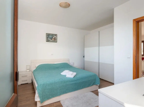 Modern Apartment With Balcony and Garden