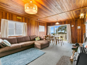 Waihi Charm - Waihi Beach Holiday Home