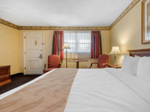 Quality Inn Breeze Manor
