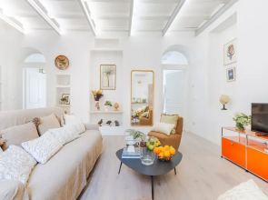Casa Joyce in Lucca With 1 Bedrooms and 1 Bathrooms