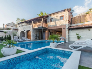 Leonarda - Luxury Stone House - H
