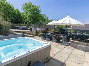 Shippenrill Croyde 6 Bedrooms, Sleeps 14, Hot Tub
