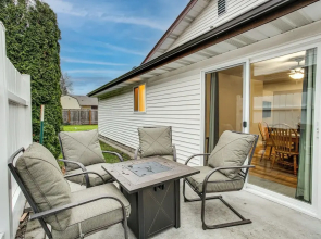 Updated Duplex Home < 1 Mi to Downtown Enumclaw!