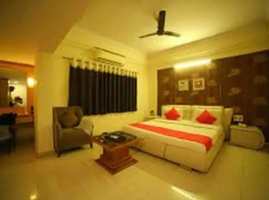 OYO 1341 Hotel Royal Inn