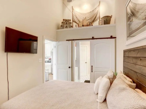 Port Clinton Condo w/ Balcony + Water Views!