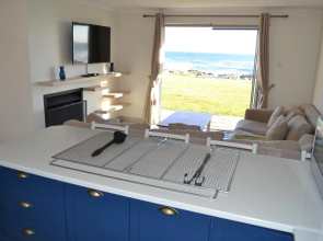 Hermanus Beach Club - St Tides House 19