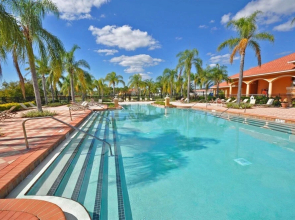 Lake View 6 Bedroom 4 Bath Pool Home in Bella Vida Resort