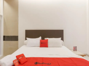 RedDoorz Plus @ Demangan Gejayan