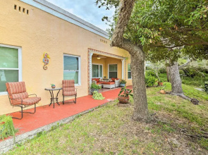 1 Mi to Dtwn Rockport: 'ocean Pearl' House