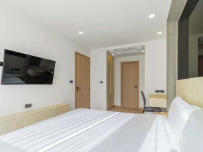1BR Prime Spot Pool&Gym Near Beach C231