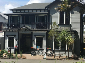 The Innbetween Lodge and Backpackers