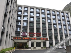 Rongchen Shiguang  Hotel(安顺市荣宸时光酒店（黄果树大街西秀区政府店）)