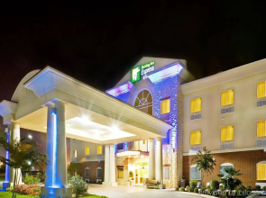 Holiday Inn Express & Suites New Boston by IHG