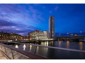 Luxury 2 Bedroom Apartment in Prime City Location