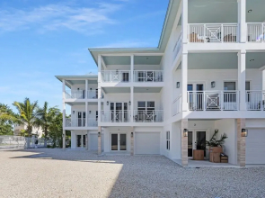 Islamorada Home Ocean Views Playroom Near Tiki Bar Pool And Boat Dockage Ultimate Keys Getaway 3 Bedroom Home by RedAwning