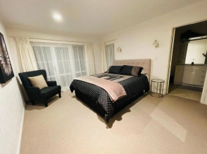 TAURANGA CITY CBD 5TH AVE Elegant Entire Home