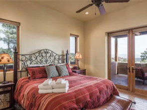 La Punta - Four Bedroom Cabin with Hot Tub