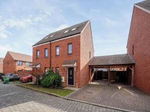 Lakeview House - Sleeps 6, Garden & Free Parking