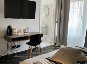 Gatto Bianco Le Mura