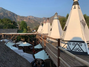 Hostel tipis