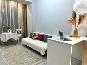 Four Seasons Apartments (Four Seasons)