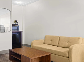 Super 8 by Wyndham Thunder Bay