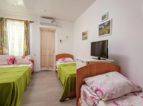 Азов Холидей