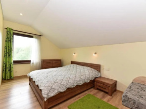 Holiday House Strawberry