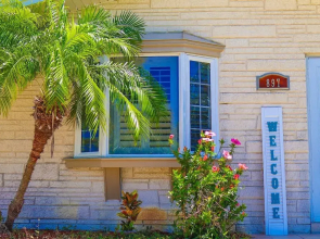 Four Bed Home With Pool Game Room Bar Near Beach