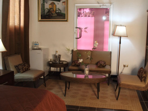 La Maison Hotel
