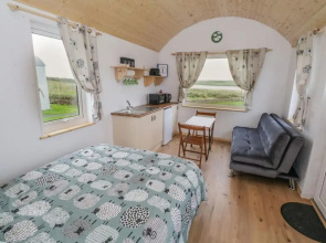 The Snuggly Sheep Shepherd Hut Campview Farm Stay
