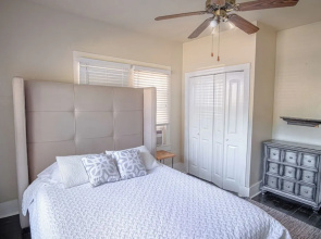 Brand New Listing!cozy Historic House 5mindt
