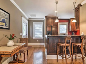 Hyde Park Luxury Studio w/ Prime Location!