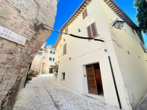 Spoleto Storico Spacious City House - car Unnecessary - Wifi - Sleeps 10