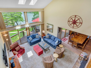 Dancing Water - Sleeps 10, Private Dock, Game Room & Hot Tub