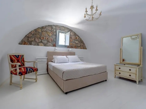 Red Cliff Villa 2bedroom villa with caldera view and plunge pool