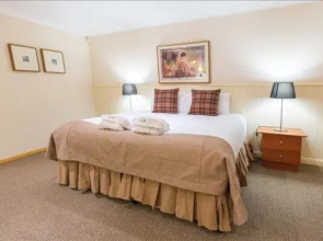 Cameron House Detached Lodge L70