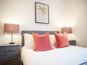 Windsor Castle Two-bedroom Apartment by Belvilla