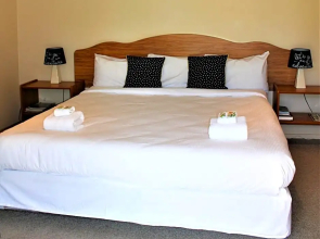 Owen River Tavern & Motels