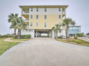 'driftwood' Galveston Resort Escape w/ Deck & View
