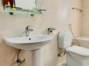 OYO 1118 Sharjah Plaza Hotel