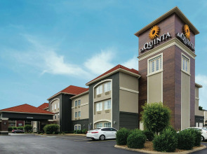 La Quinta Inn & Suites by Wyndham Bowling Green