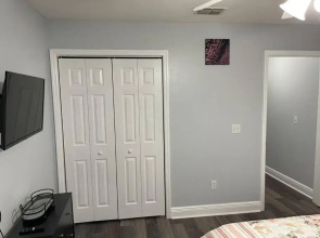 Cheerful 3-bedrooms with free parking on premises