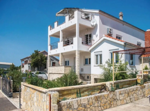 Spacious Villa in Maslenica with Swimming Pool