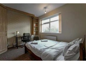 Spacious, quiet dwelling for up to 6, Manchester