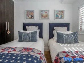 Elegant 2BR Oceanview Apartment Umhlanga | Pool & Beach